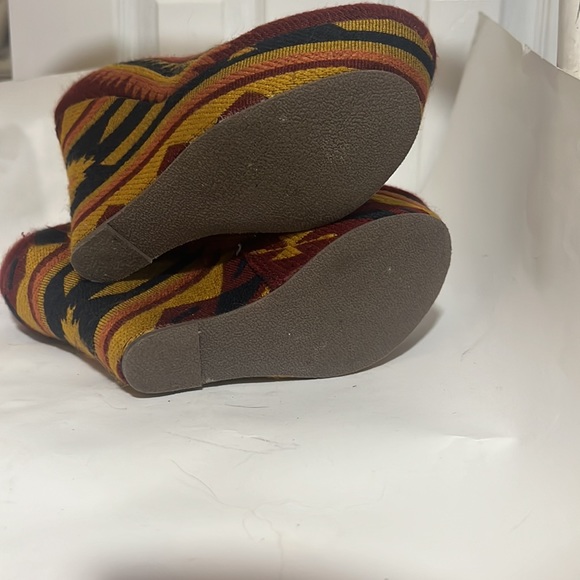 Steve Madden Pammy Aztec Wedge Heels - Picture 6 of 7